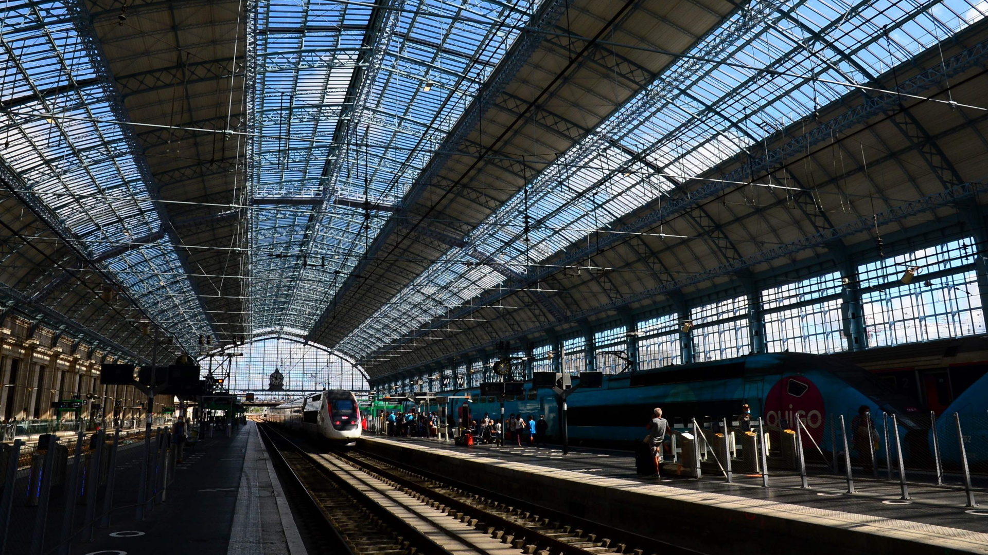 Ein einfahrender Zug am Bahnhof von Bordeaux. | AFP