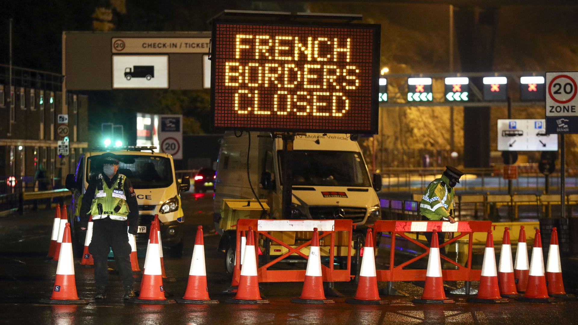 Im Dezember hatte Frankreich vorübergehend die Grenze zu Großbritannien geschlossen - nun schließt das Land wegen Corona alle Grenzen zu Nicht-EU-Ländern. | dpa