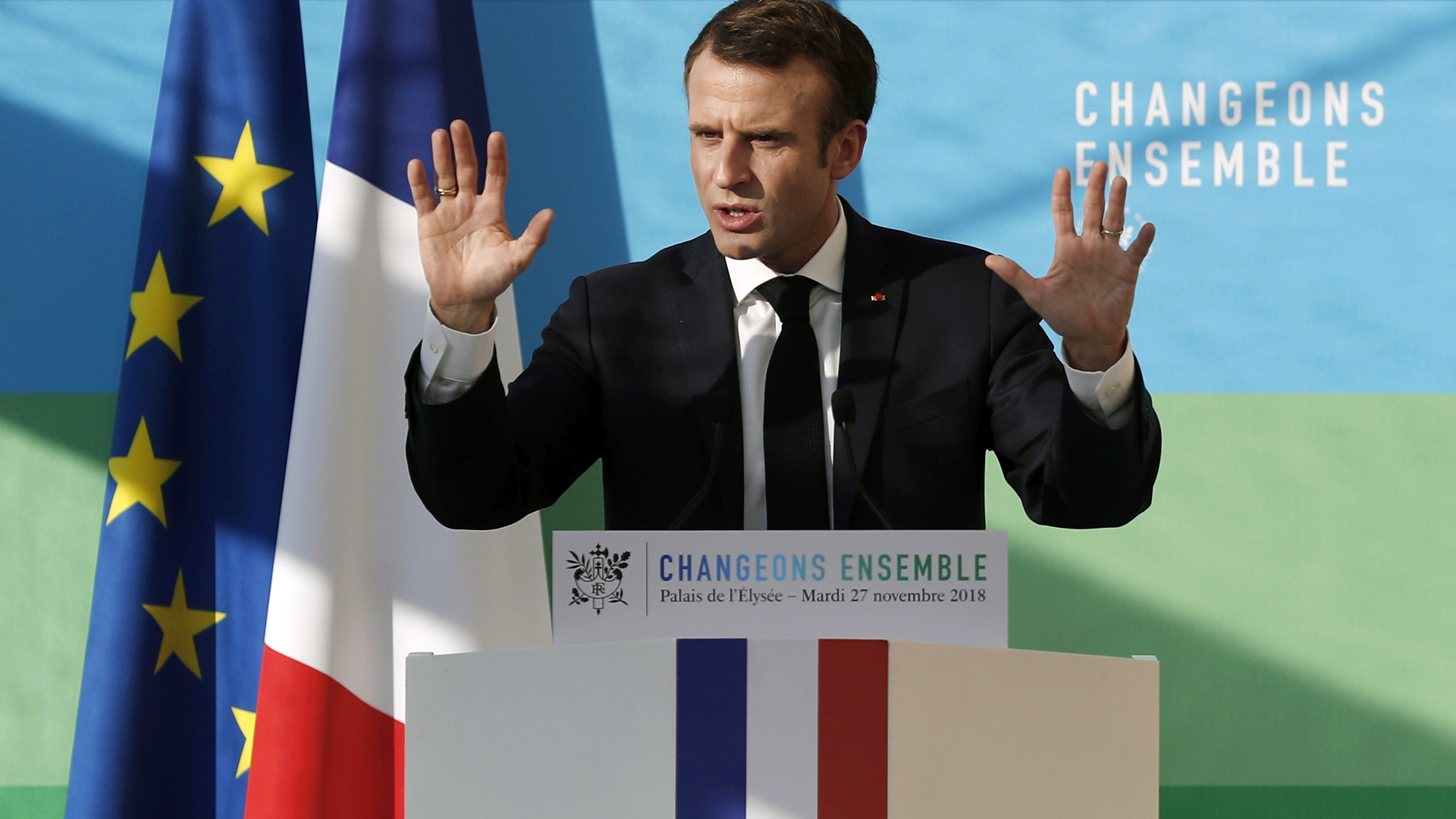 Frankreichs Präsident Macron stellt in Paris seine künftige Energiestrategie vor. | IAN LANGSDON/POOL/EPA-EFE/REX/Sh