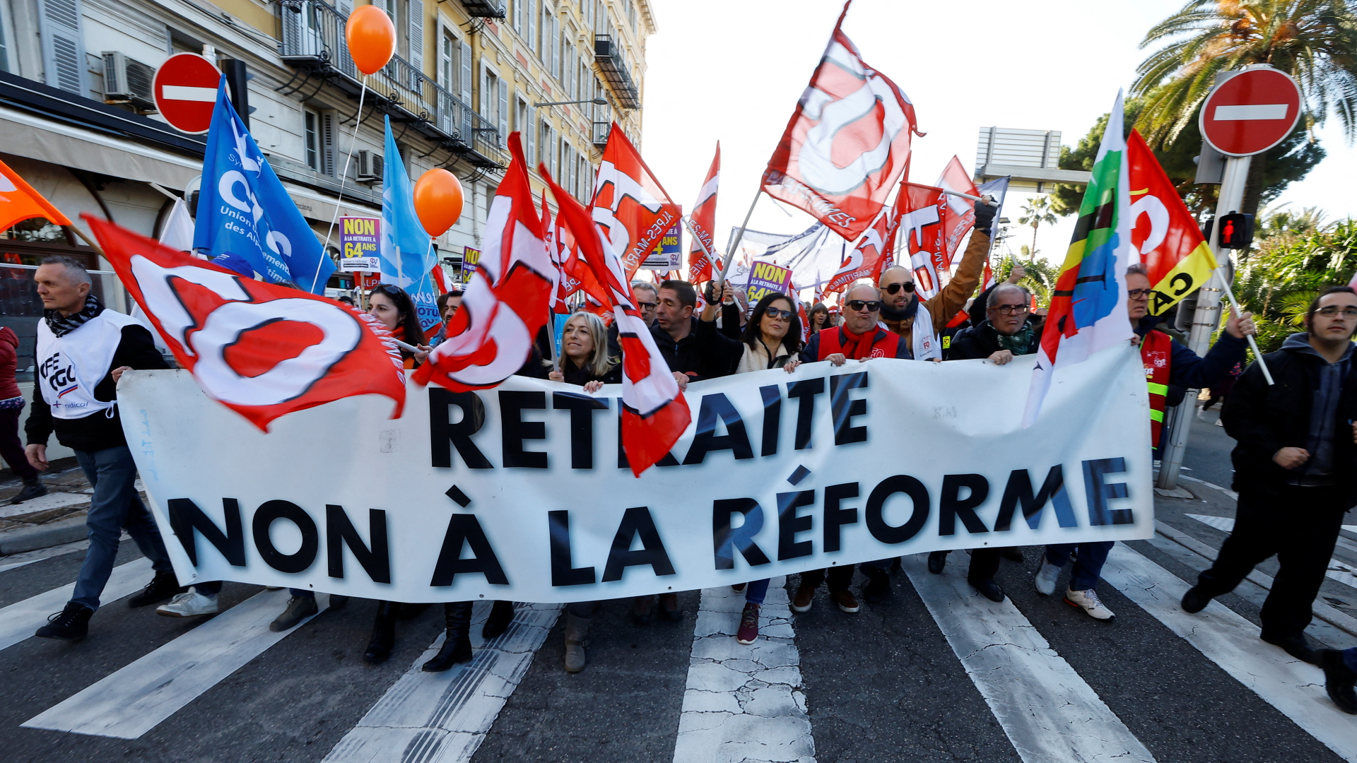 Menschen protestieren in Nizza gegen die Rentenreform | REUTERS