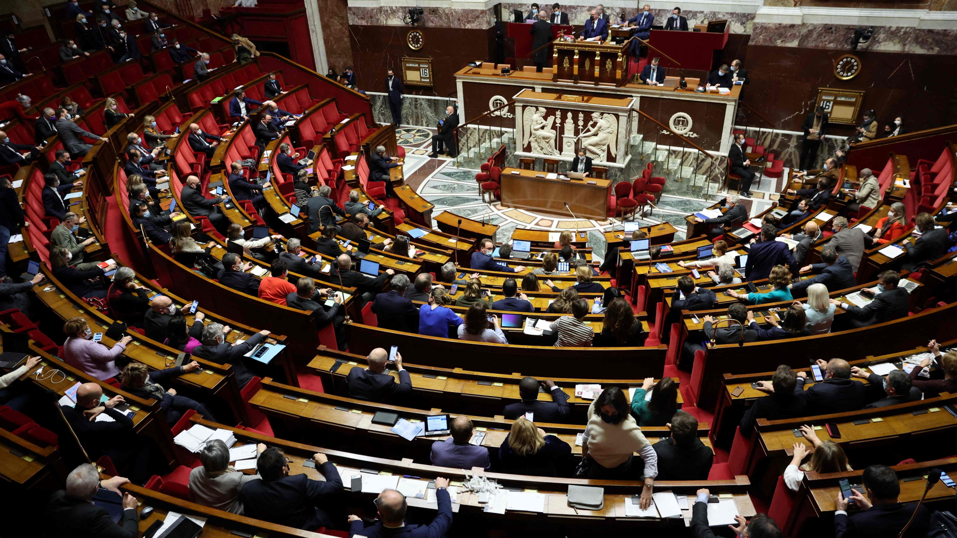 Die Senatorinnen und Senatoren bei einer Abstimmung im französischen Senat. | AFP