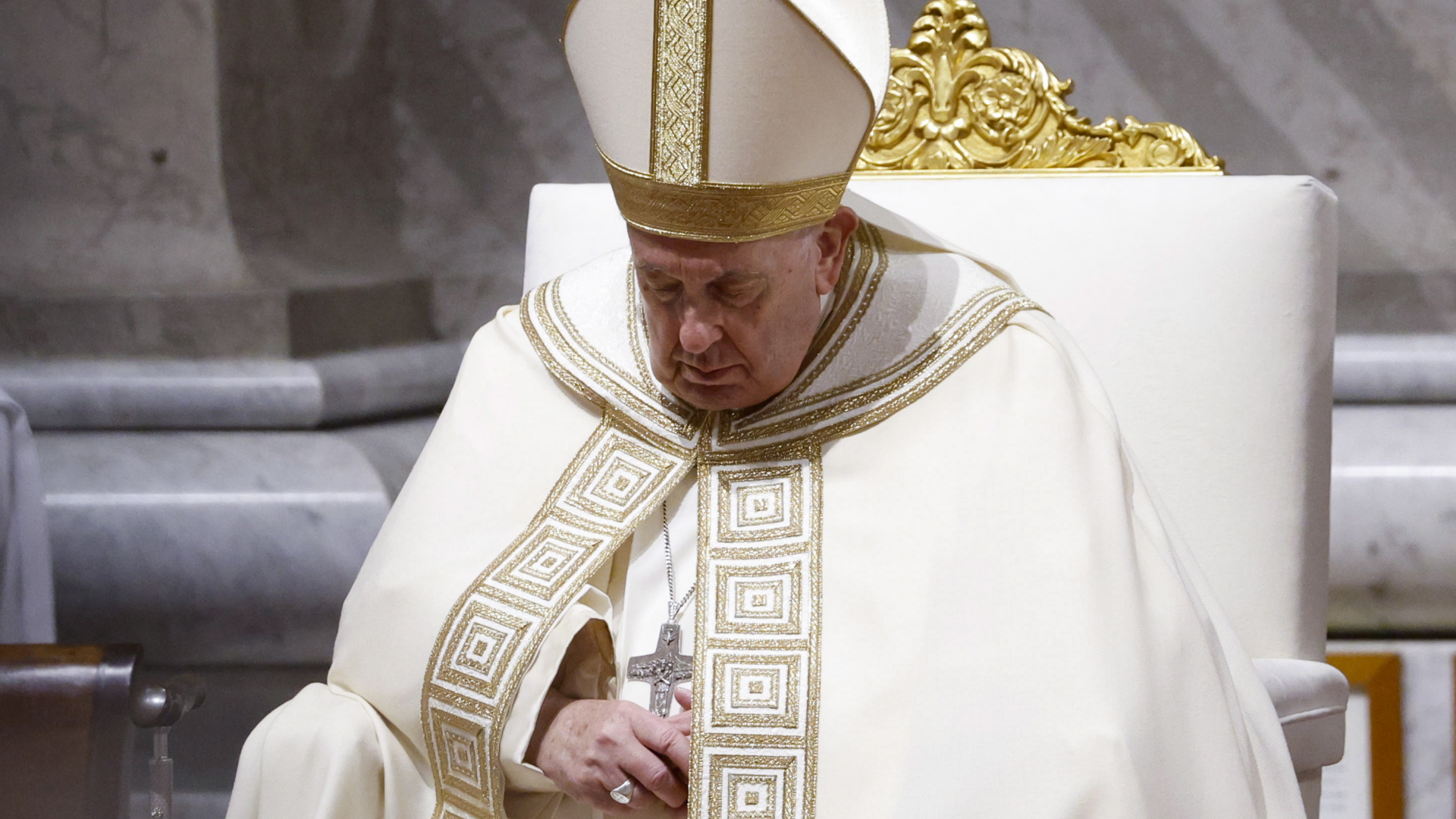 Papa Francesco saluta Benedetto XVI: “Gli siamo molto grati”
