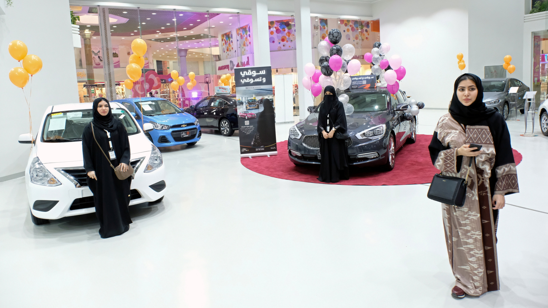 Saudische Frauen auf einer Autoschau speziell für Frauen | REUTERS