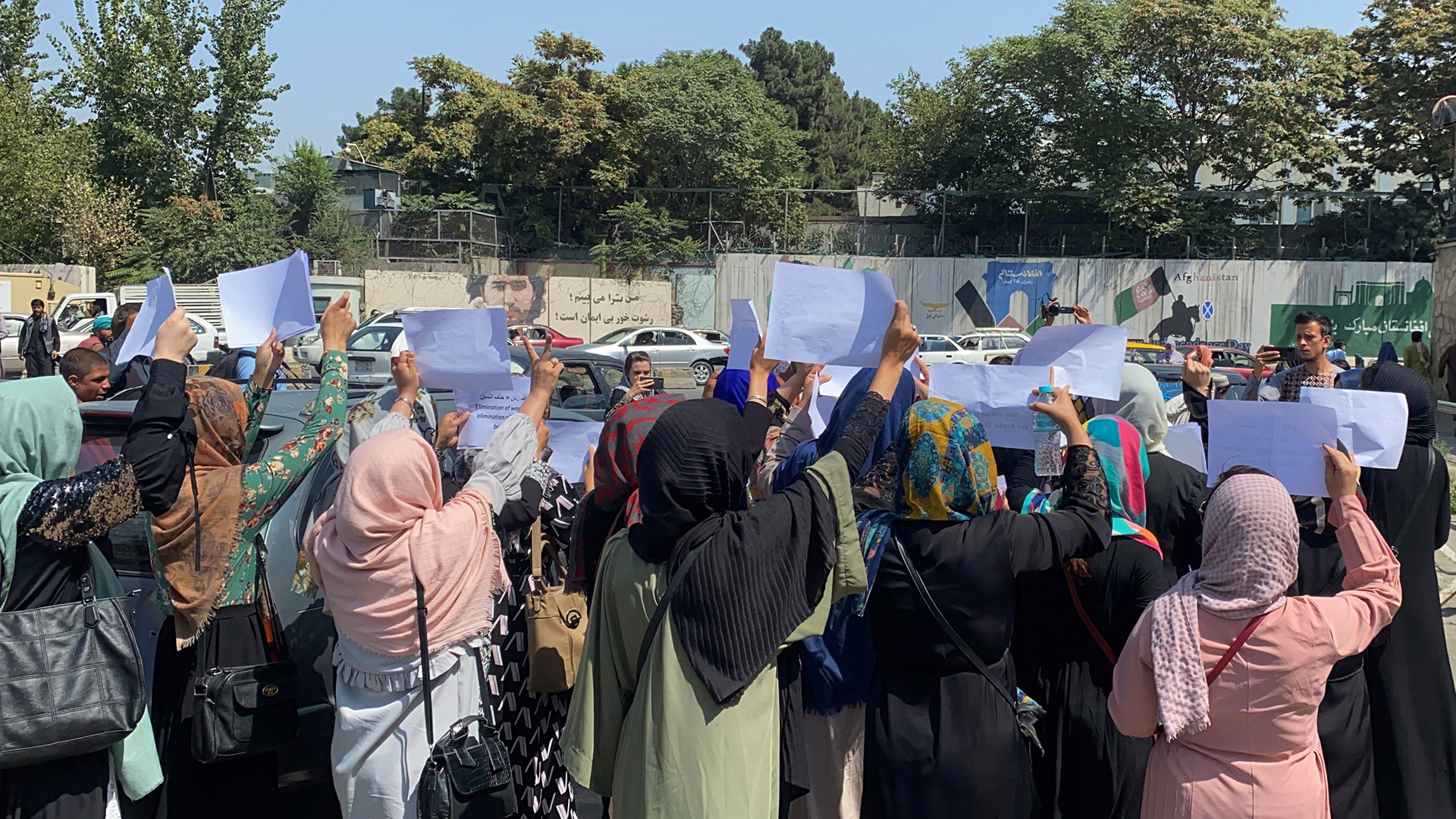 Afghanische Frauen halten Plakate und fordern die Taliban auf, ihre Rechte zu schützen, Kabul am 03. September 2021. | EPA