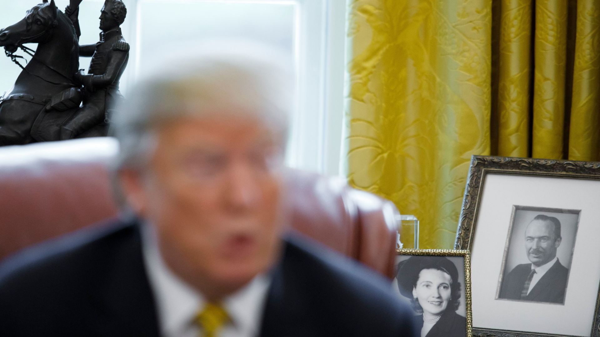 Ein Porträt des Vaters von Donald Trump im Oval Office