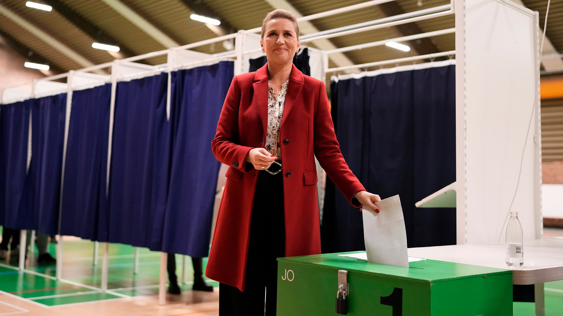 Dänemarks Regierungschefin Mette Frederiksen nach einer Debatte vor den Parlamentswahlen in Dänemark. | AP