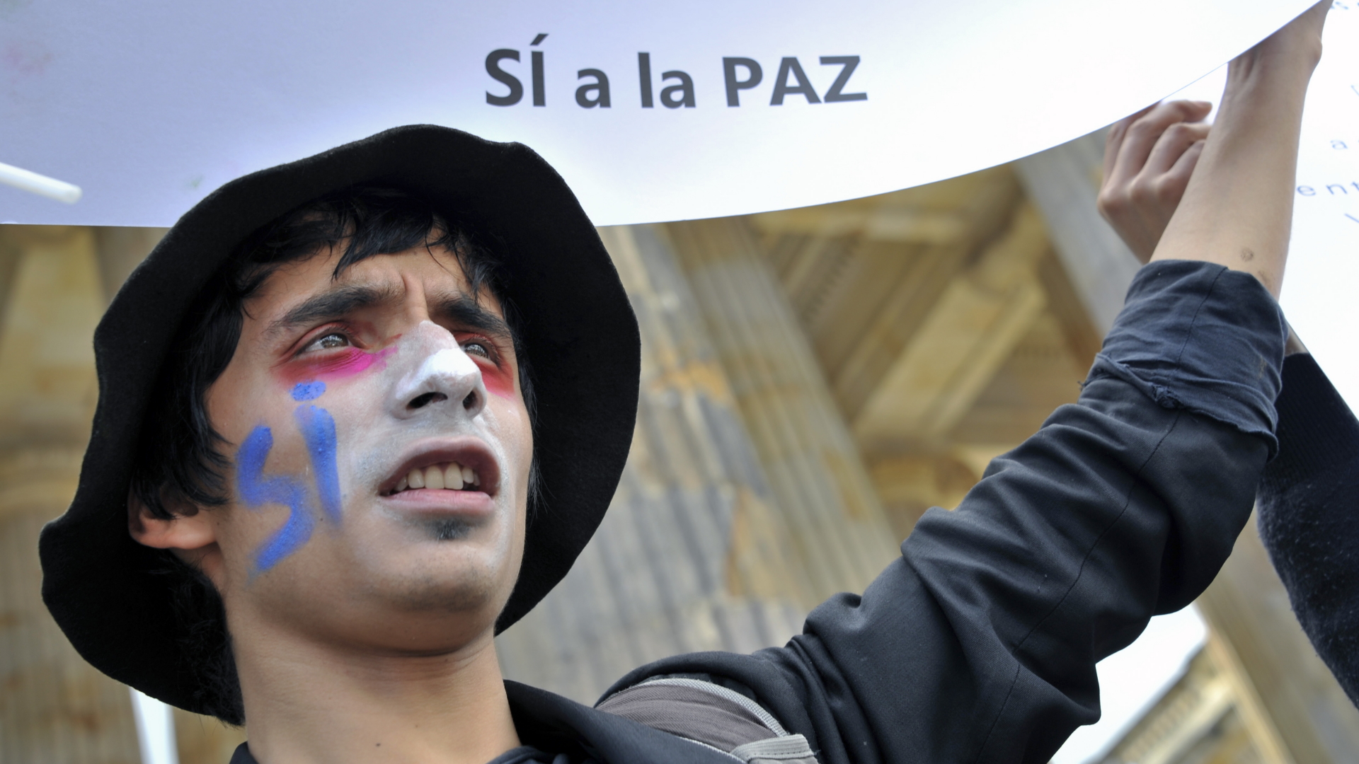 Demonstranten vor dem Parlament in Bogota für Frieden | AFP