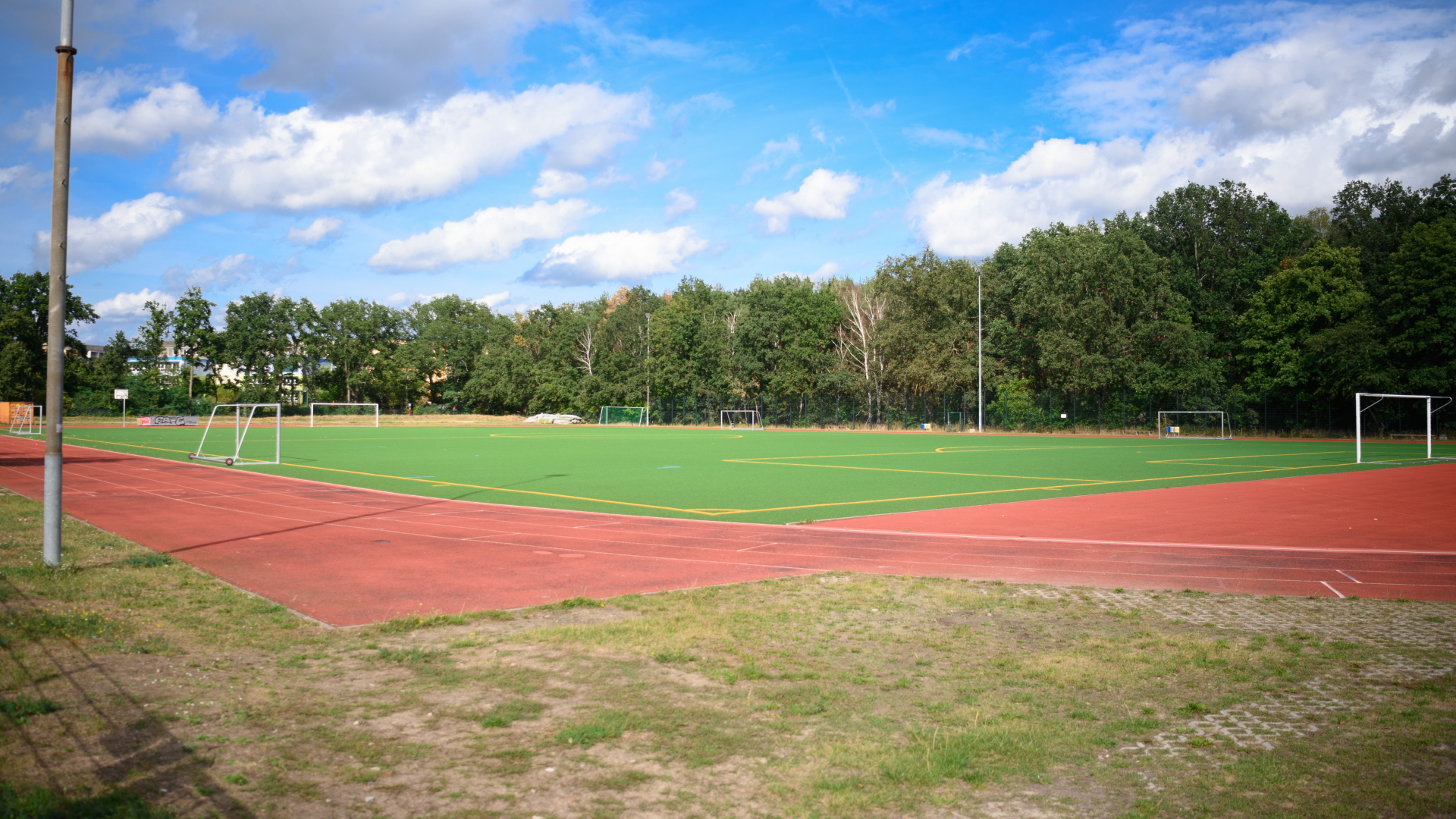 Leerer Fußballplatz des SC Potsdam e.V. | dpa