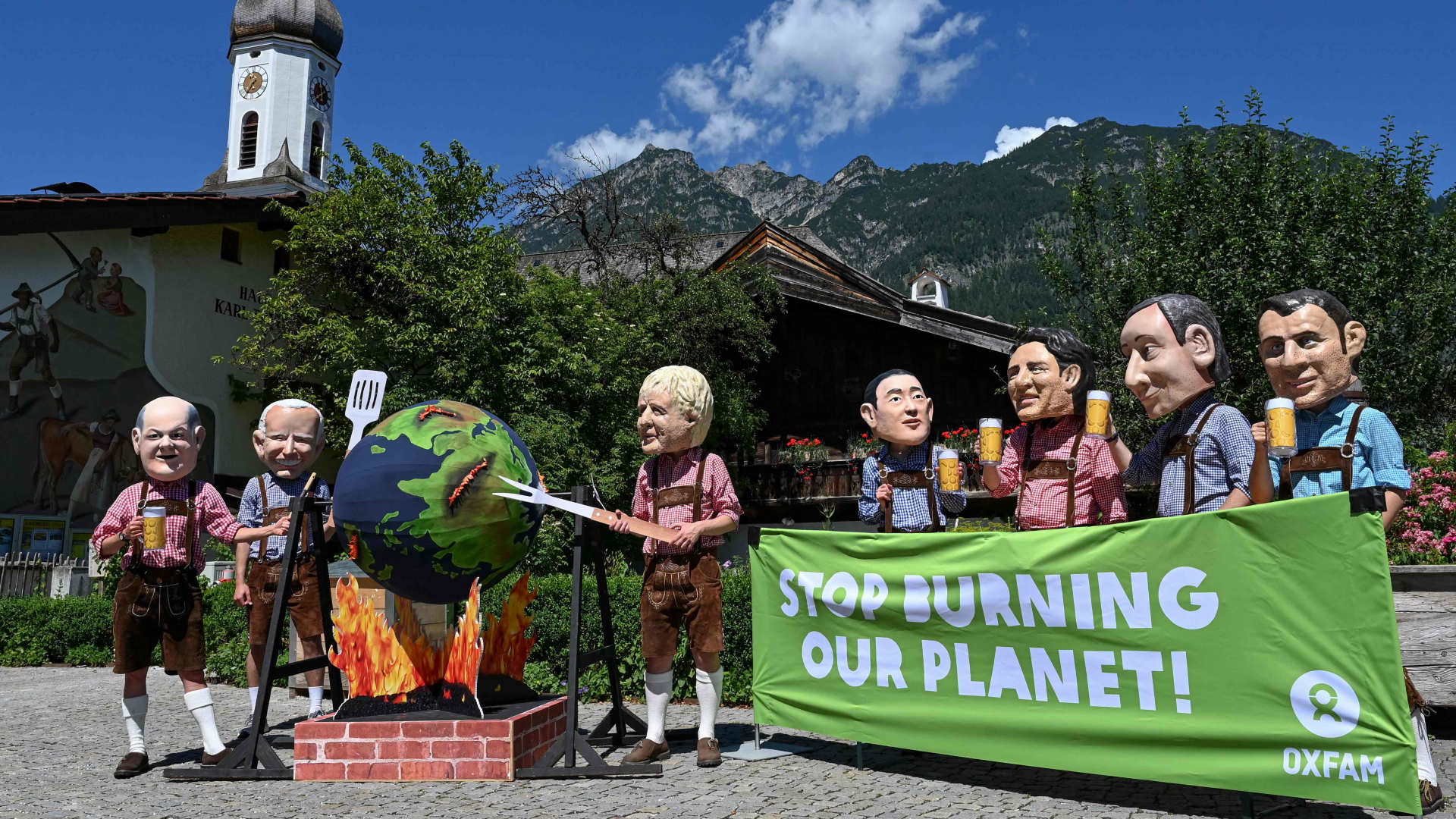 Protest von Oxfam gegen den G7-Gipfel | AFP
