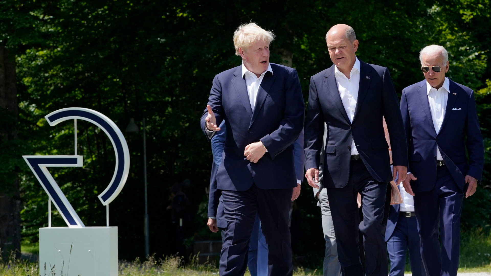 Bundeskanzler Scholz, der britische Premierminister Johnson und US-Präsident Biden beim G7-Gipfel im oberbayerischen Elmau.