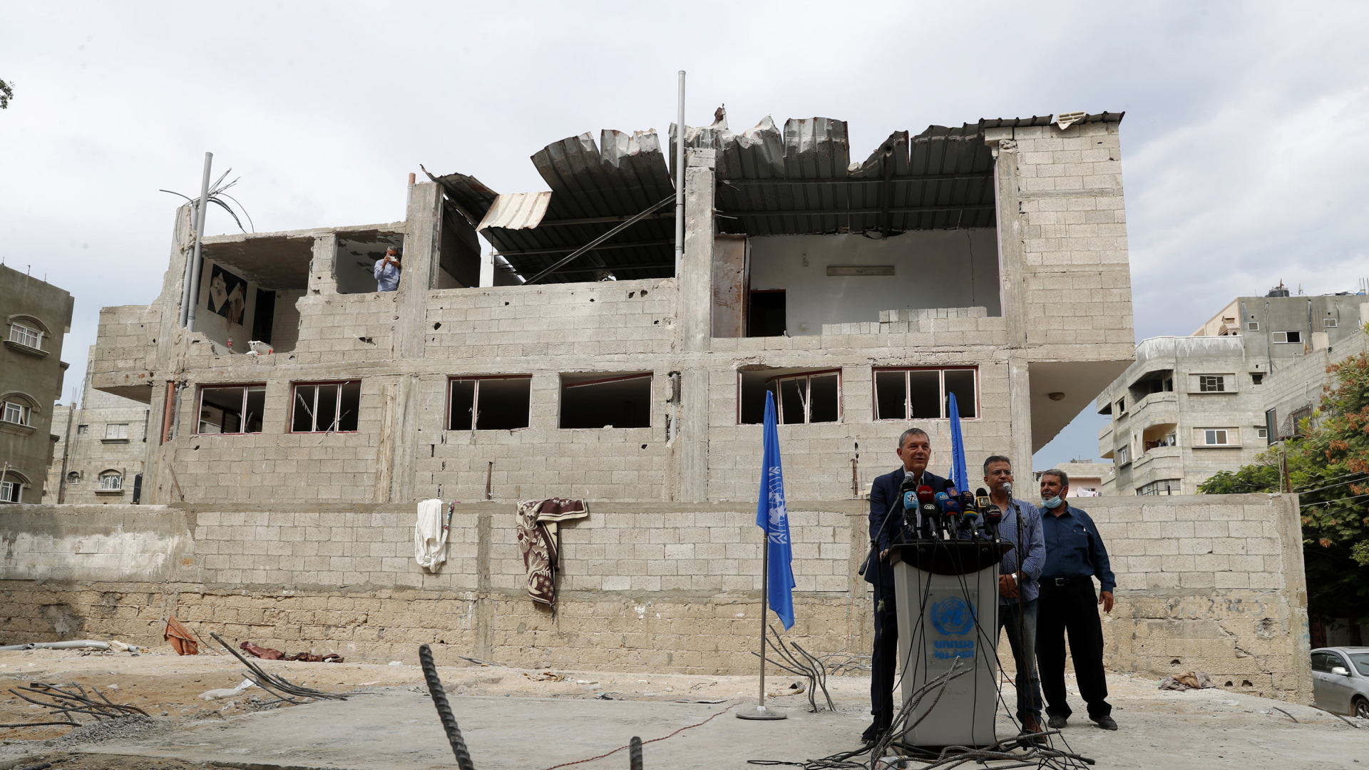 UN-Vertreter vor einem zerstörten Haus in Gaza | AP