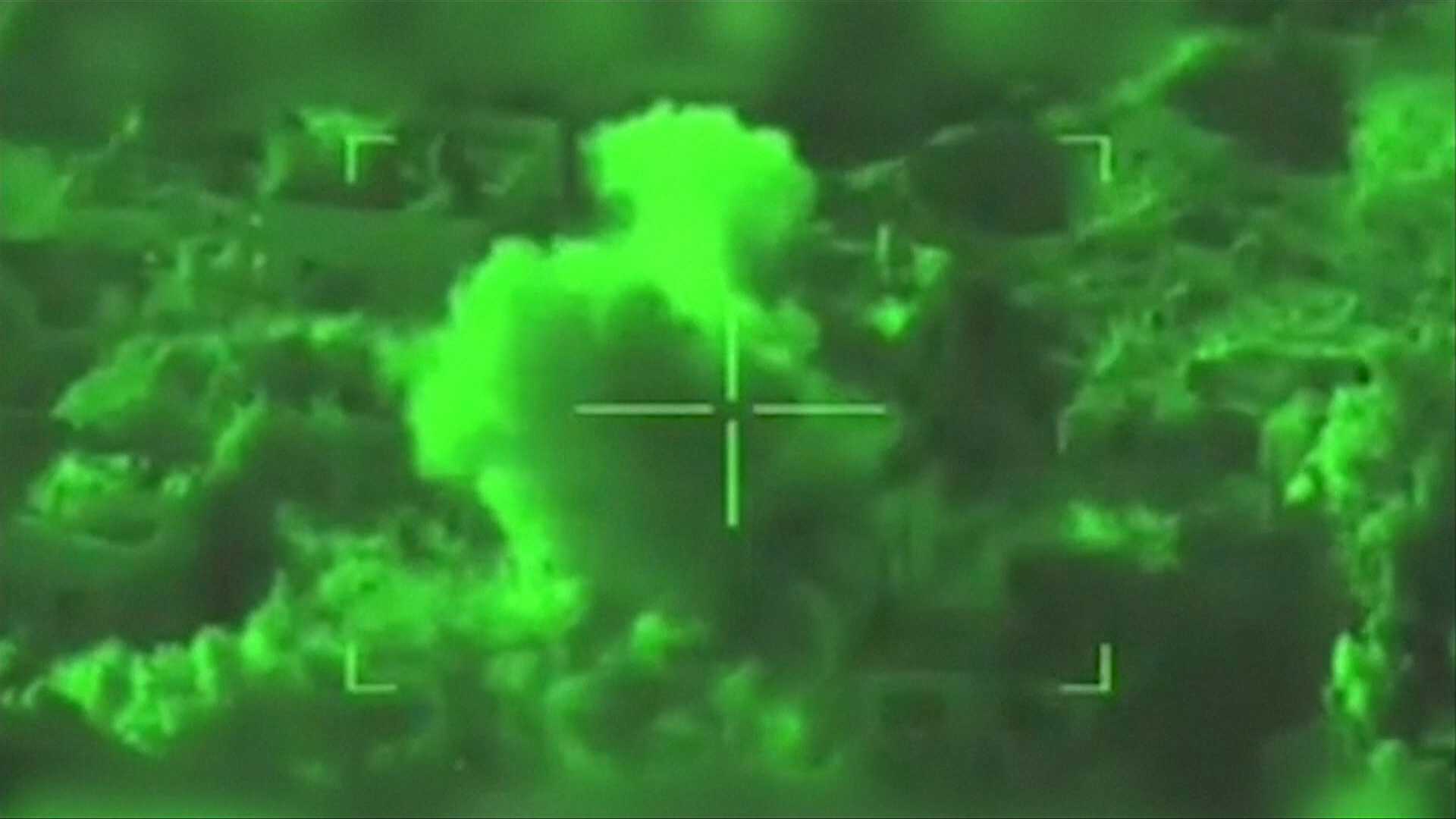 Die Nachsichtaufnahme einer Flugzeugkamera zeigt eine Detonation.
