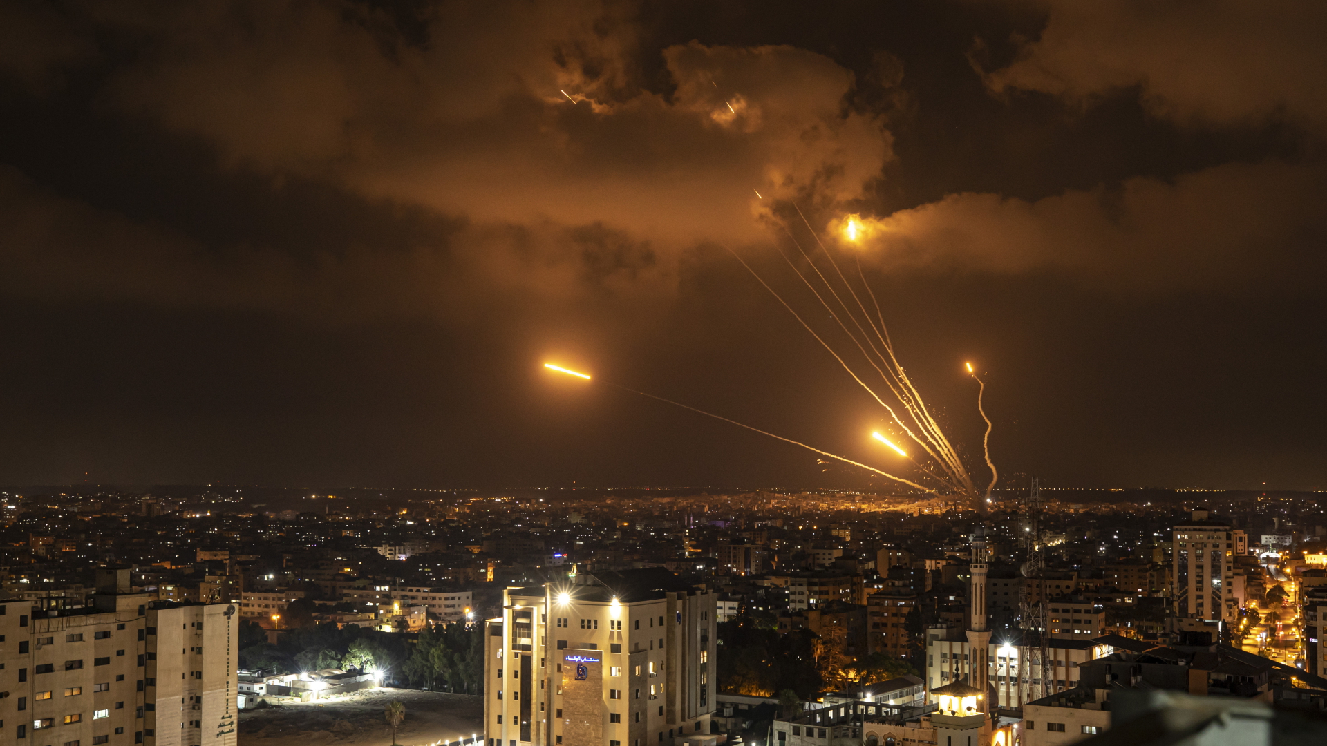 Raketen werden aus dem Gazastreifen abgefeuert. | dpa