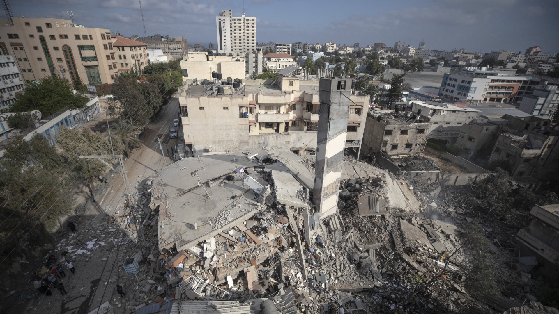 Ein Gebäude in Gaza-Stadt liegt nach israelischem Beschuss in Trümmern. | AP