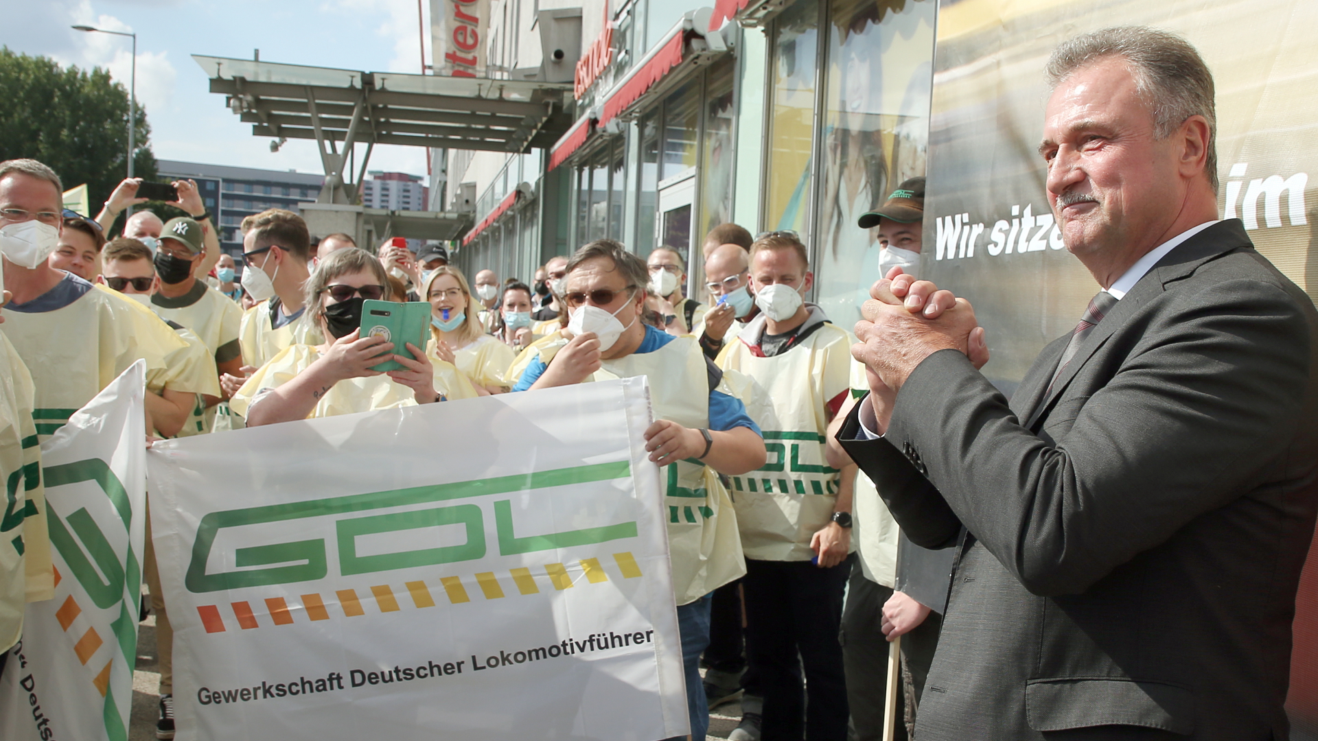GDL-Chef Claus Weselsky bei einer Streik-Kundgebung in Berlin | dpa