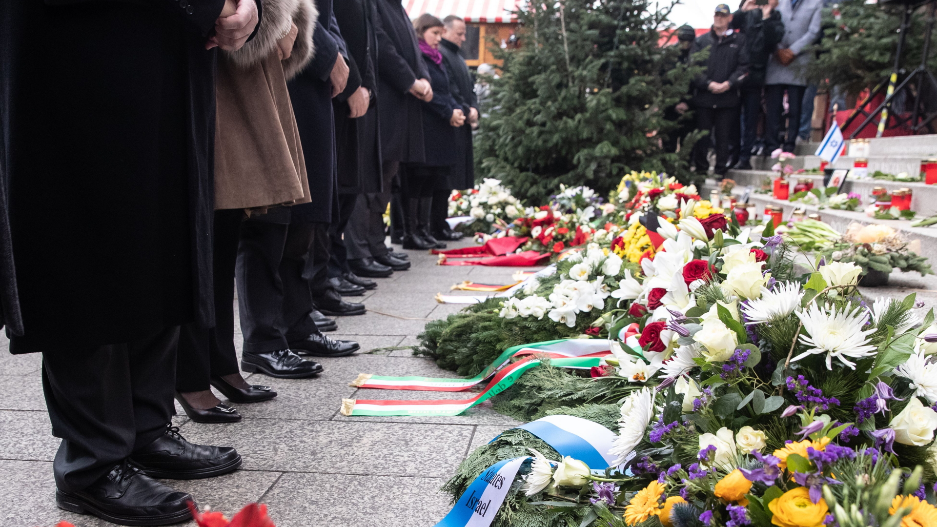 Gedenken Zwei Jahre nach dem Anschlag auf den Weihnachtsmarkt an der Gedächtniskirche am Breitscheidplatz in Berlin | Bildquelle: HAYOUNG JEON/EPA-EFE/REX