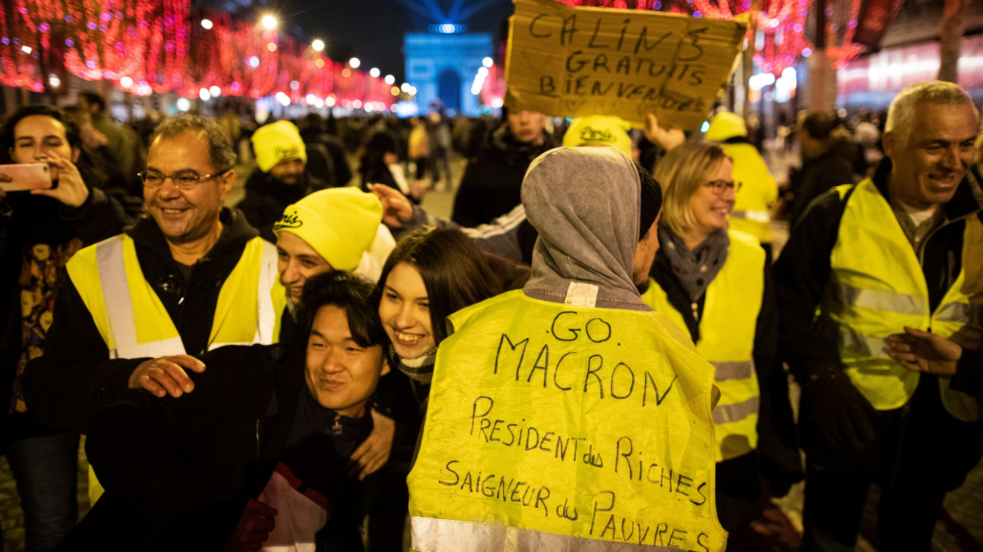 Protestierende "Gelbwesten" in Paris | IAN LANGSDON/EPA-EFE/REX