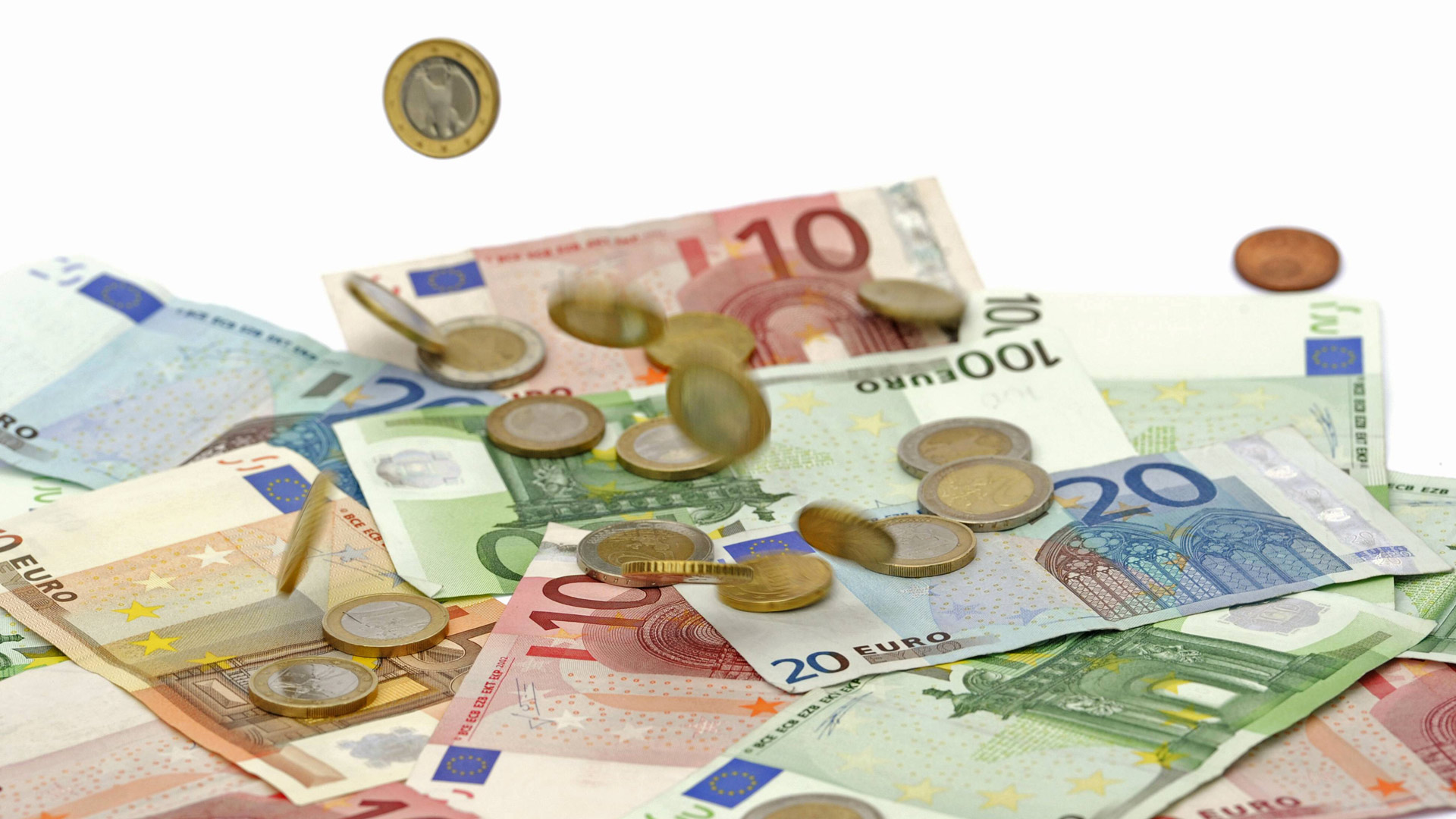 Euromünzen fallen auf Euroscheine