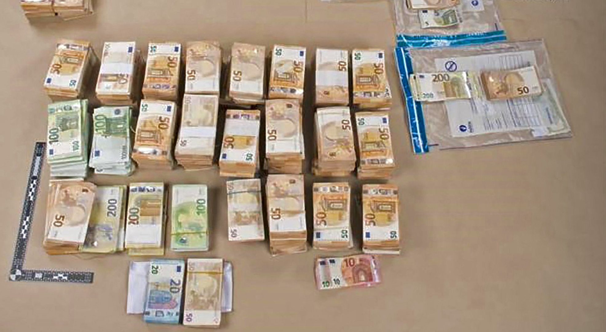 Durch die belgische Polizei im EU-Korruptrionsskandal beschlagnahmtes Bargeld | AFP