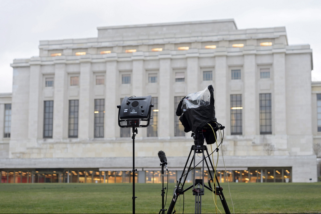 Kameras und Mikrofone vor dem UN-Gebäude in Genf