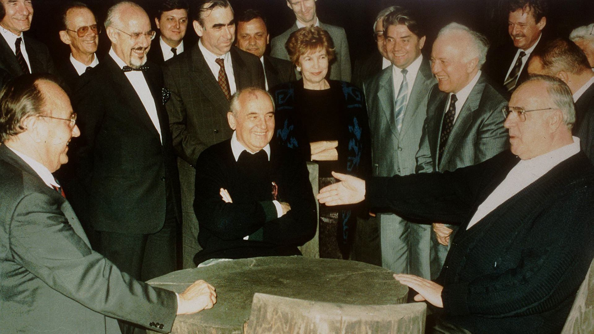 Genscher, Gorbatschow und Kohl | picture-alliance / dpa
