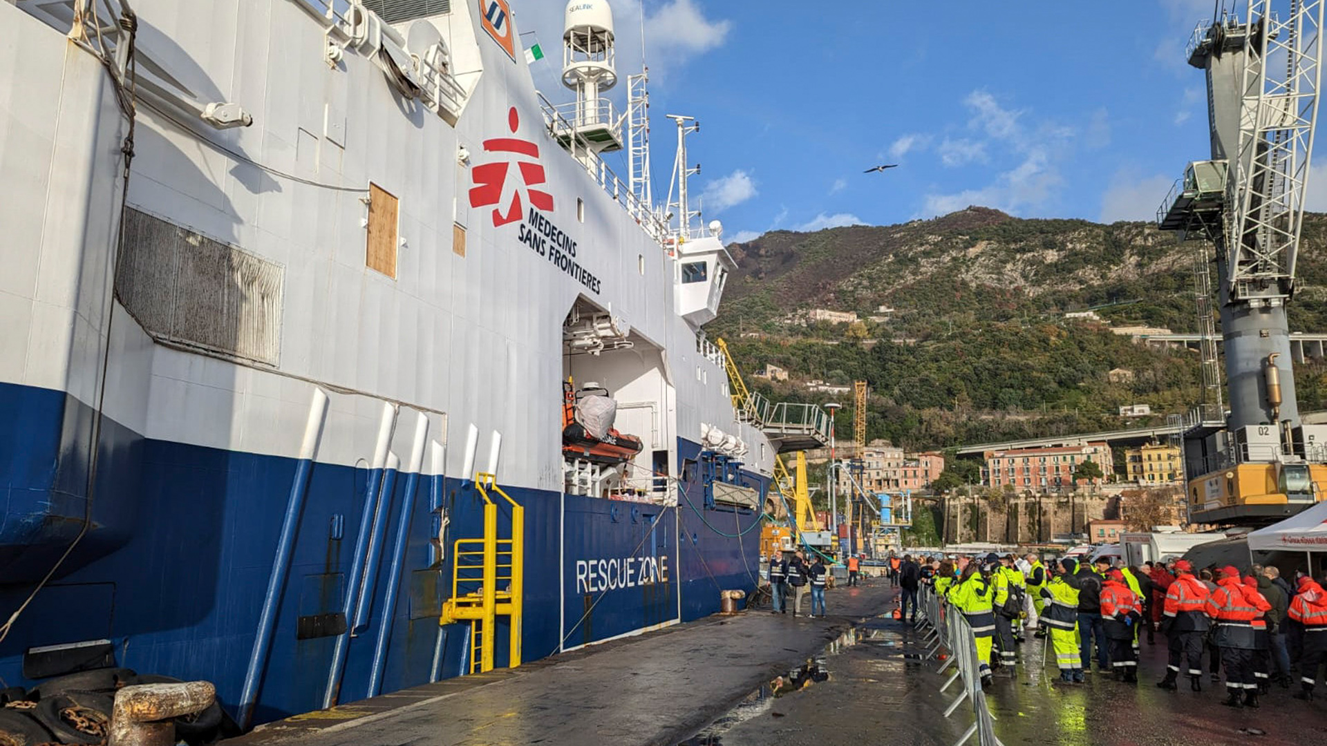 Rettungsschiffe bringen 500 Flüchtlinge in italienische Häfen