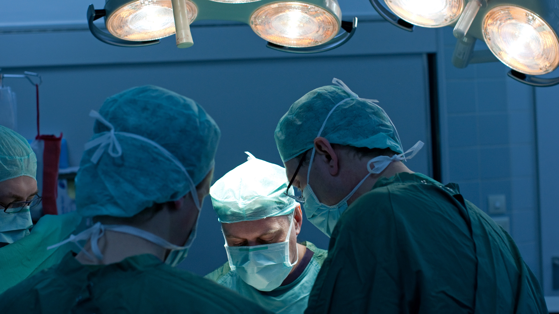 Ärzte bei einer Operation | picture alliance / dpa