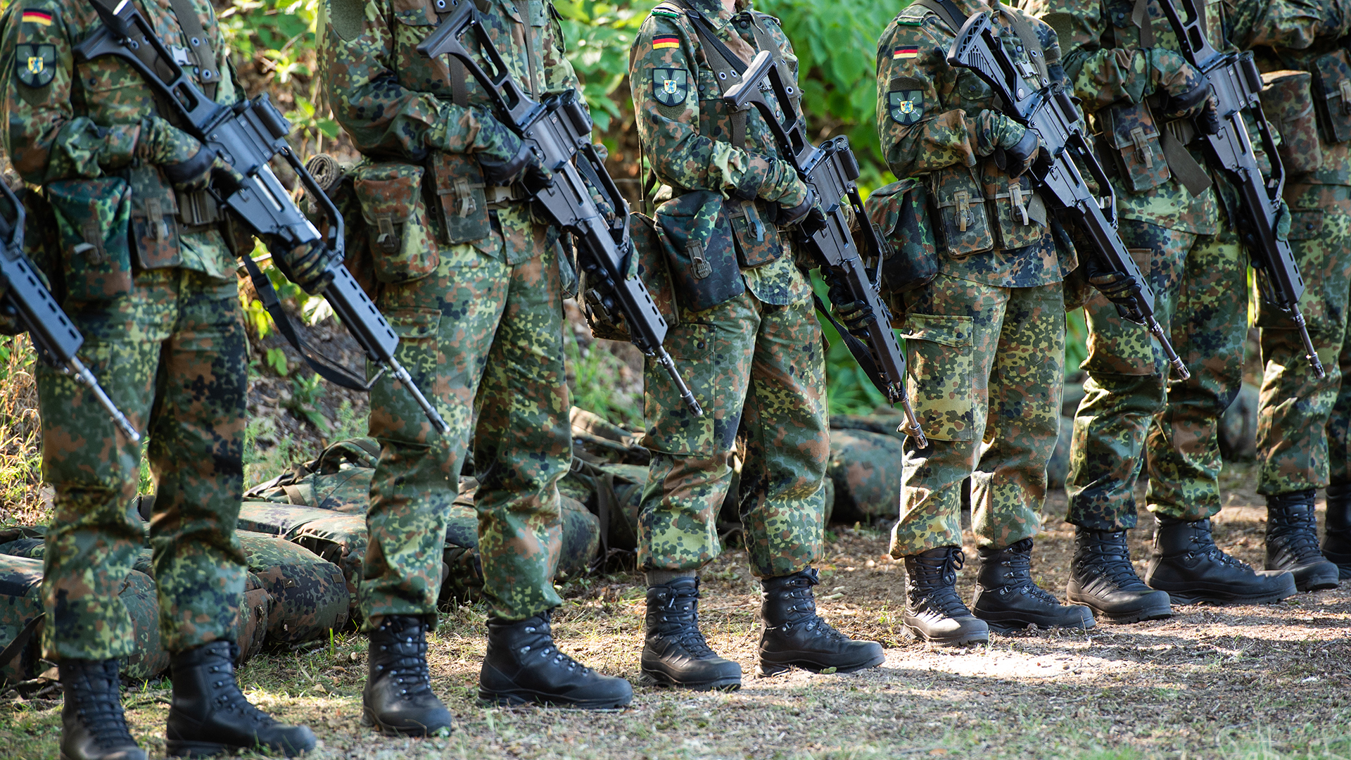 Soldaten bei einer Übung mit G36-Gewehren. | picture alliance/dpa