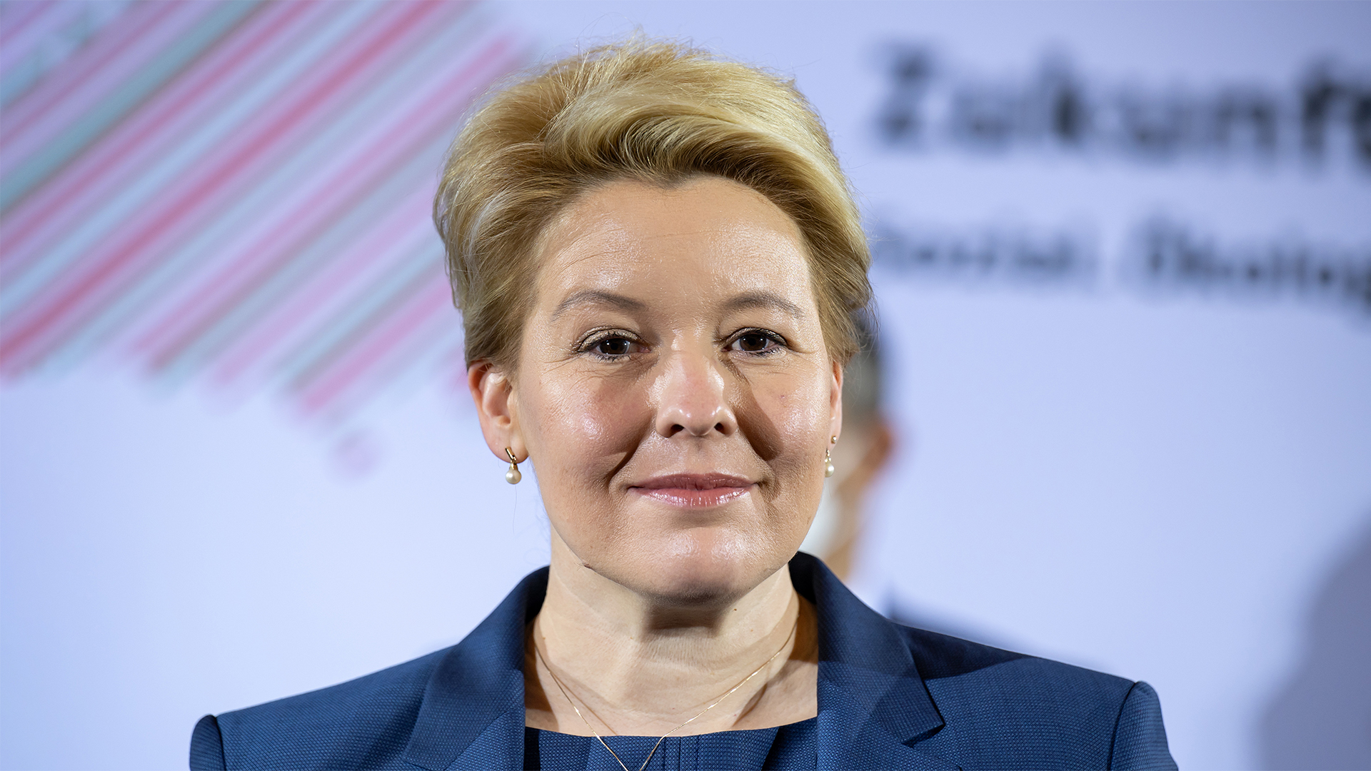 Berlin: Giffey zur Regierenden Bürgermeisterin gewählt