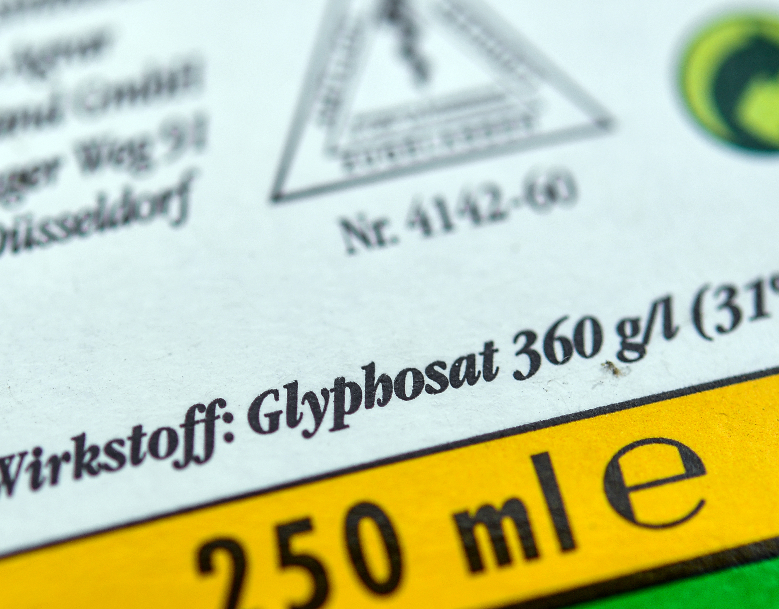 Teil eines Etiketts mit der Inhaltsangabe des Wirkstoffs Glyphosat | picture alliance/dpa/dpa-Zentralbild