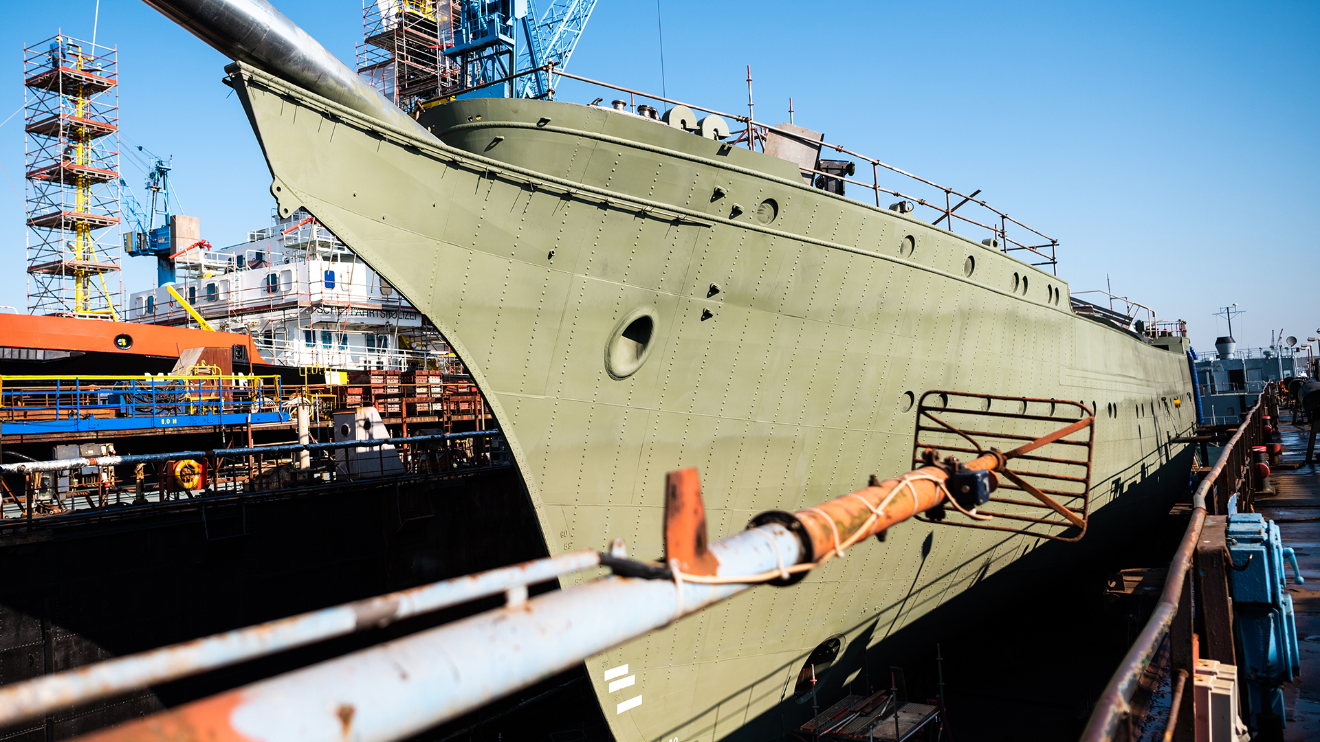 Das Marine-Segelschulschiff "Gorch Fock" liegt in einem Dock der Bredo-Werft. | picture alliance/dpa