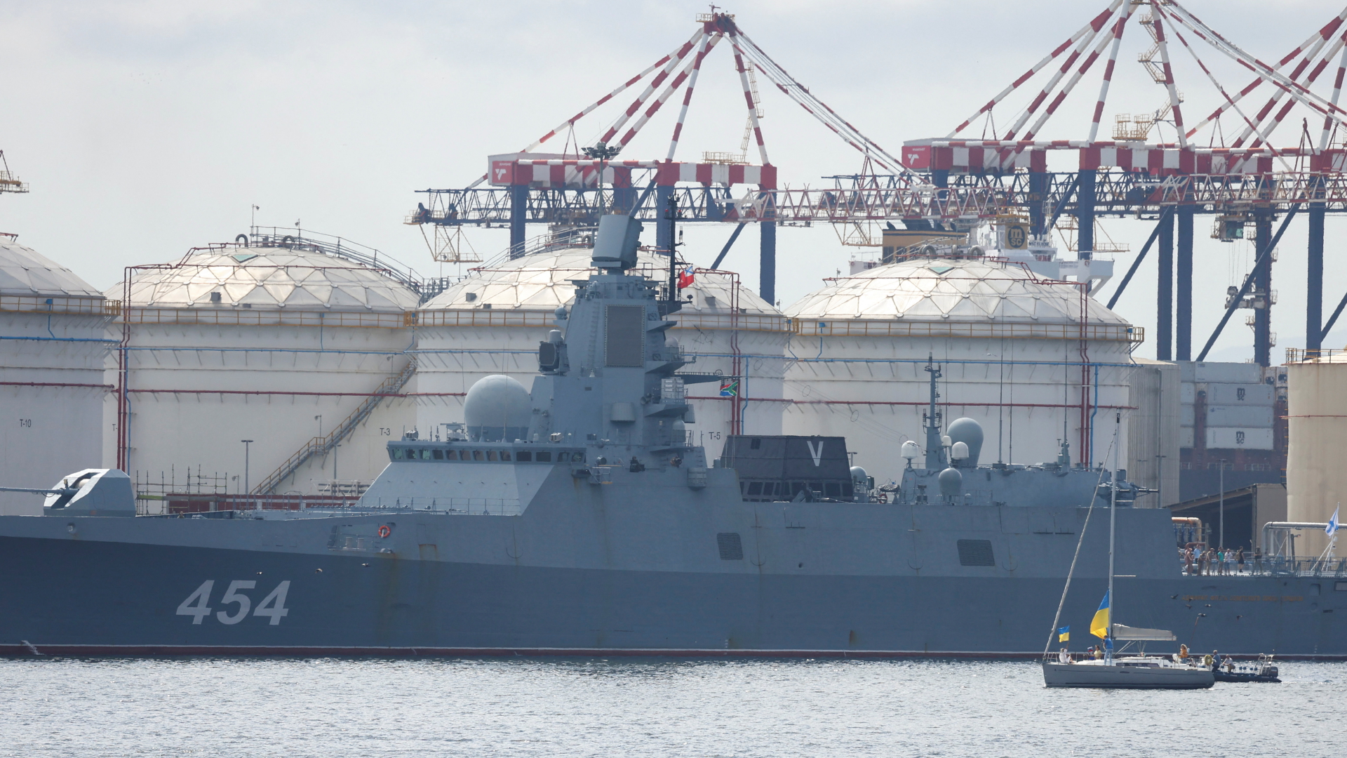 Die russische Fregatte "Admiral Gorschkow" im Hafen von Kapstadt, Südafrika. | REUTERS