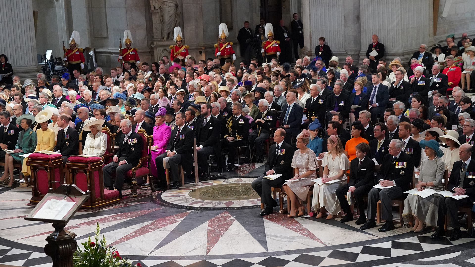 Gesamtansicht des nationalen Dankgottesdienstes in der St. Paul's Cathedral in London. | dpa