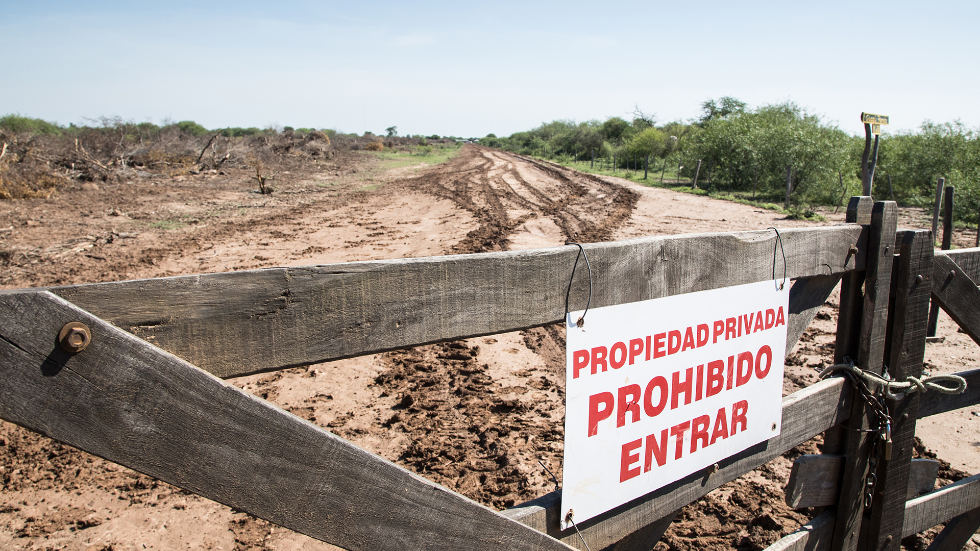 Eingang zu einer Rinderranch in Paraguay