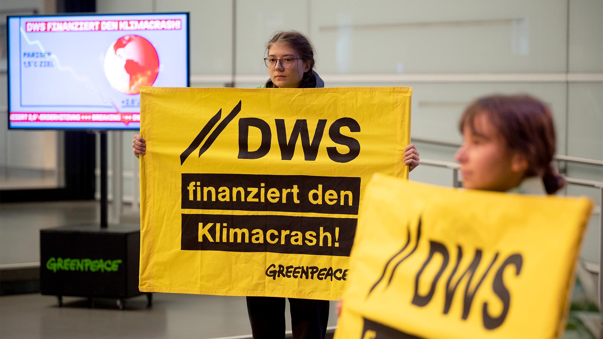 Greenpeace Protest gegen DWS-Anlagestrategien | picture alliance/dpa