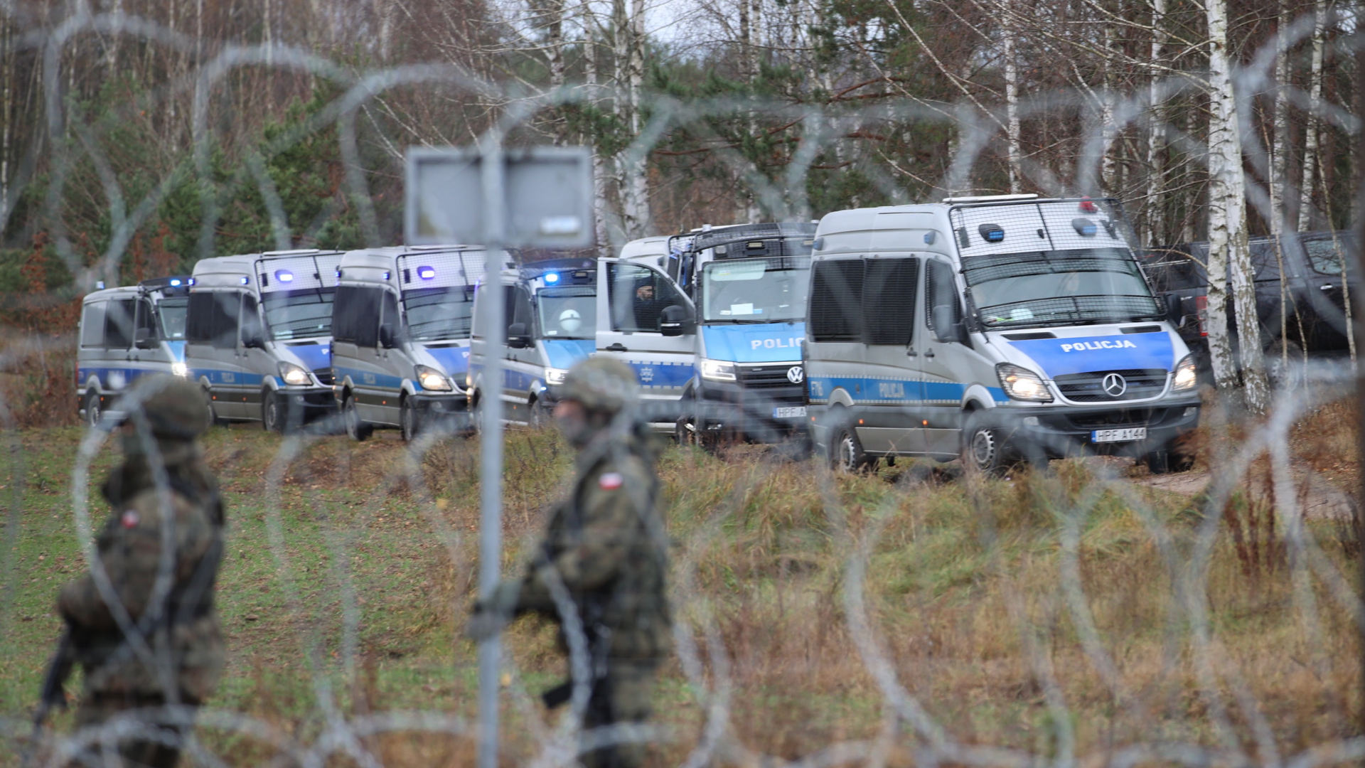 Polnische Polizeiautos an der Grenze zu Belarus | EPA