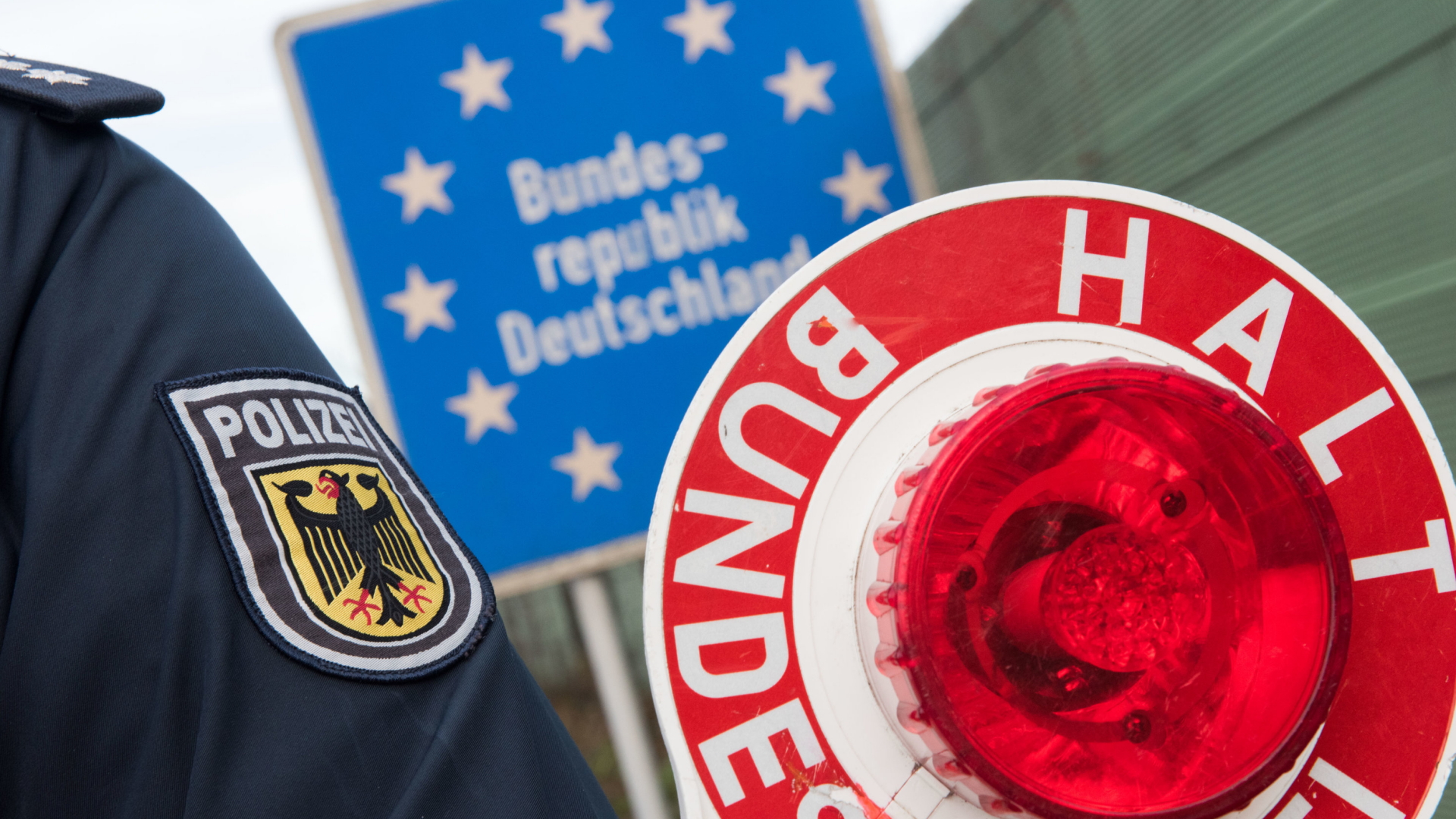 Die Bundespolizei kontrolliert an der deutsch-österreichischen Grenze.
