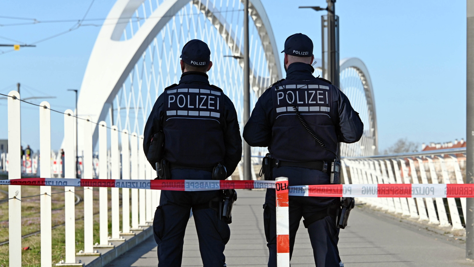 Polizisten an der deutsch-französischen Grenze bei Kehl (Archivbild)