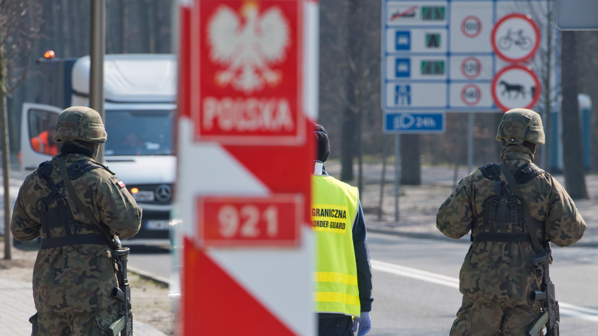 Militär an der deutsch-polnischen Grenze | Bildquelle: dpa
