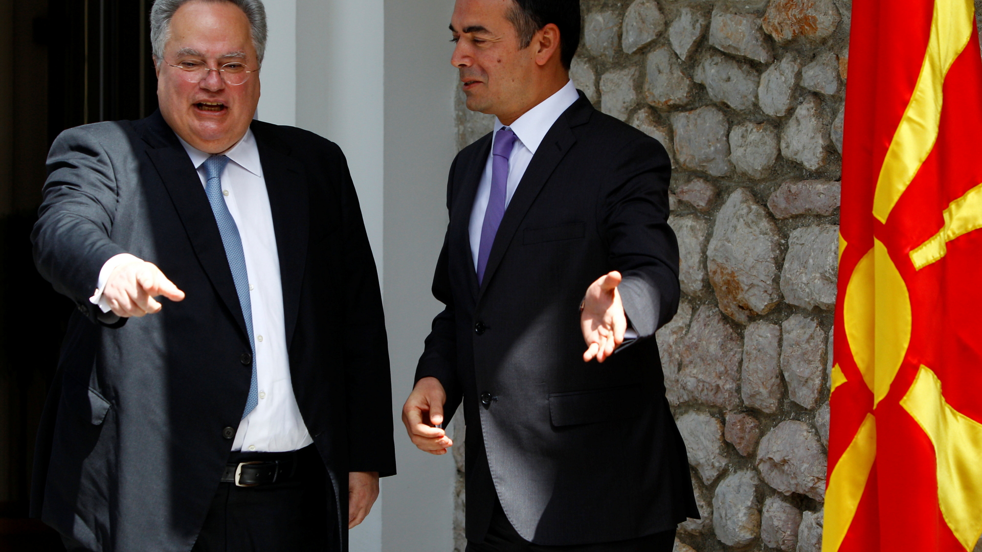 Die Außenminister von Griechenland und Mazedonien, Kotzias und Dimitrov | REUTERS