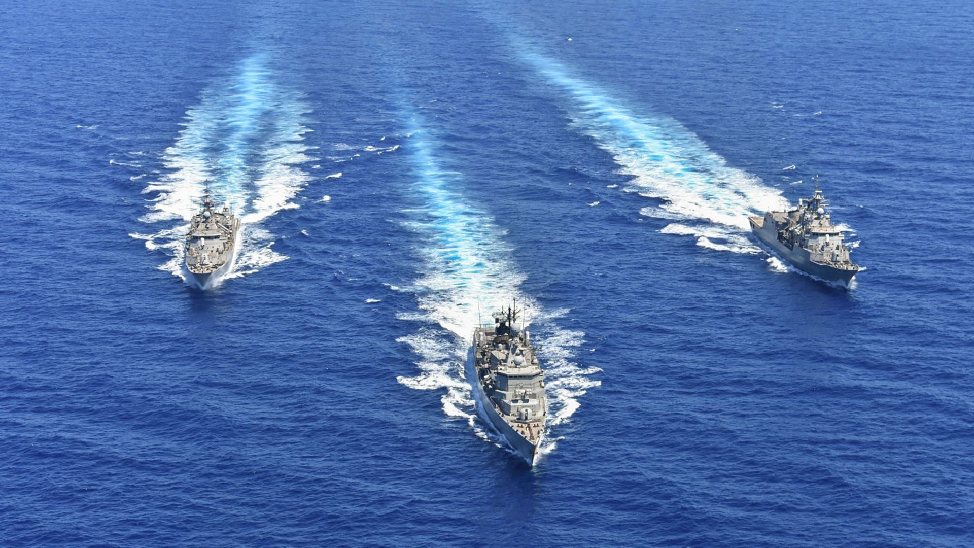 Griechische Marineschiffe während einer Militärübung im Mittelmeer. | AFP