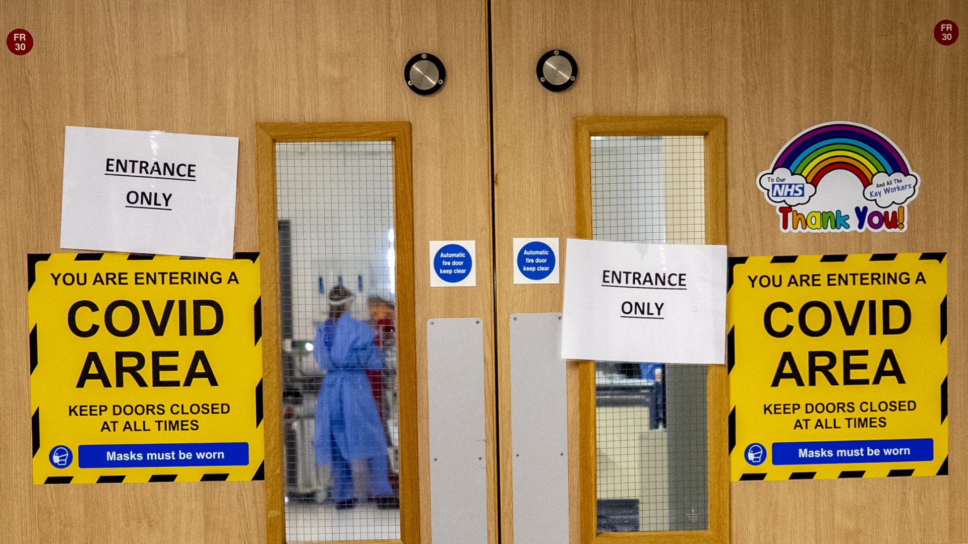 Eingang zu einer von fünf Covid-19-Stationen im Whiston Hospital | dpa