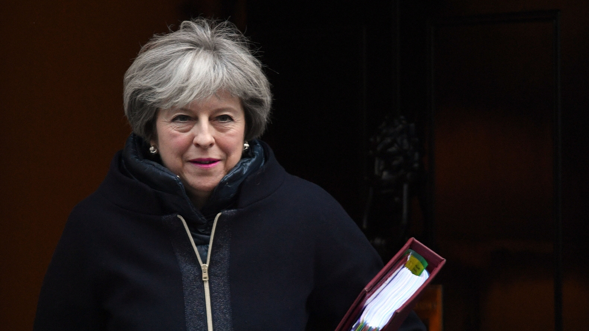 Die britische Premierministerin Theresa May verlässt den Regierungssitz in London.