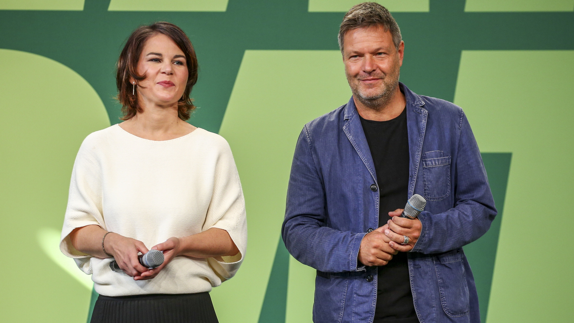 Annalena Baerbock und Robert Habeck beim kleinen Parteitag der Grünen im Oktober 2021. | EPA