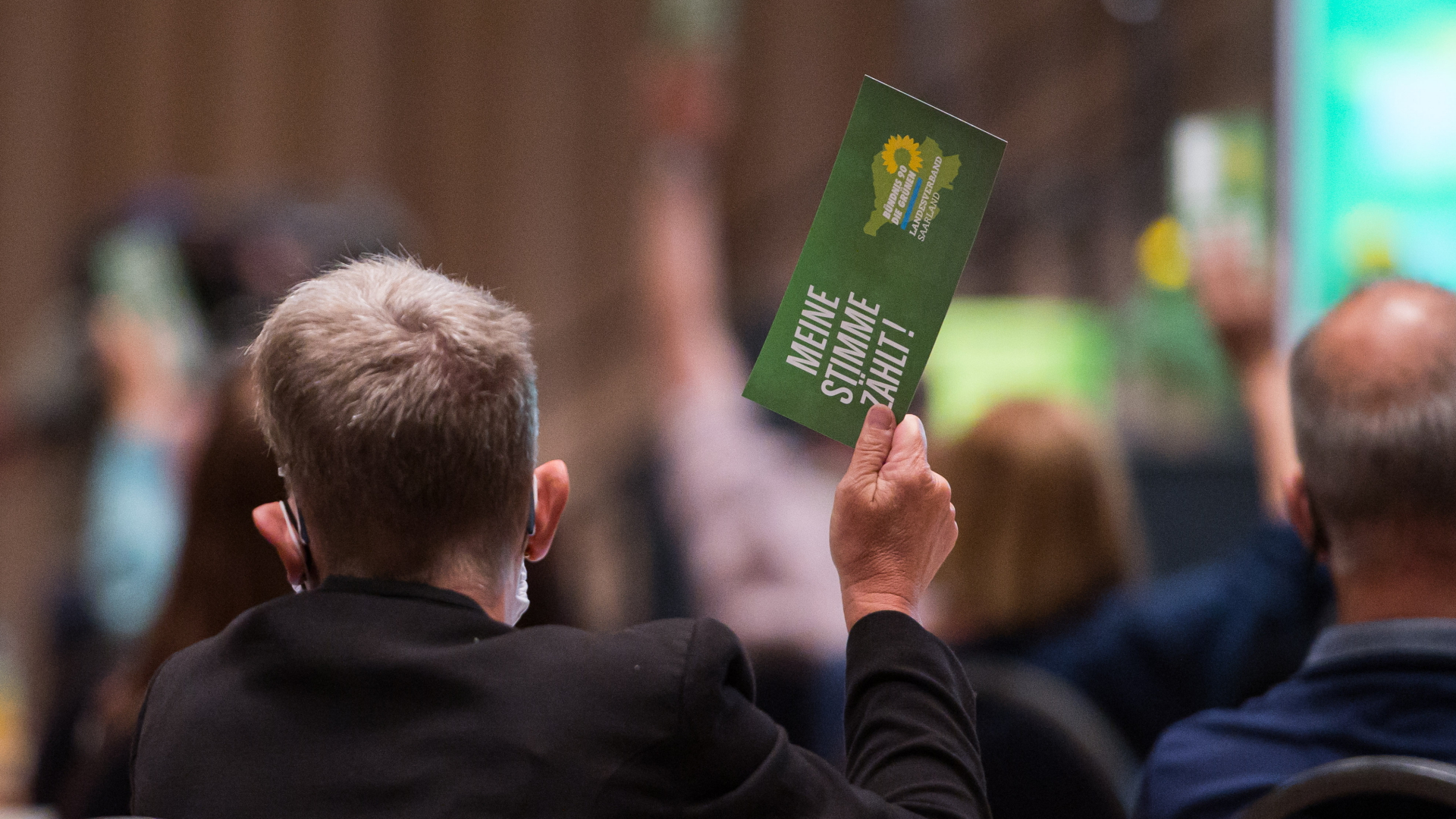 Delegierte beim Landesparteitag der Grünen im Saarland  | dpa