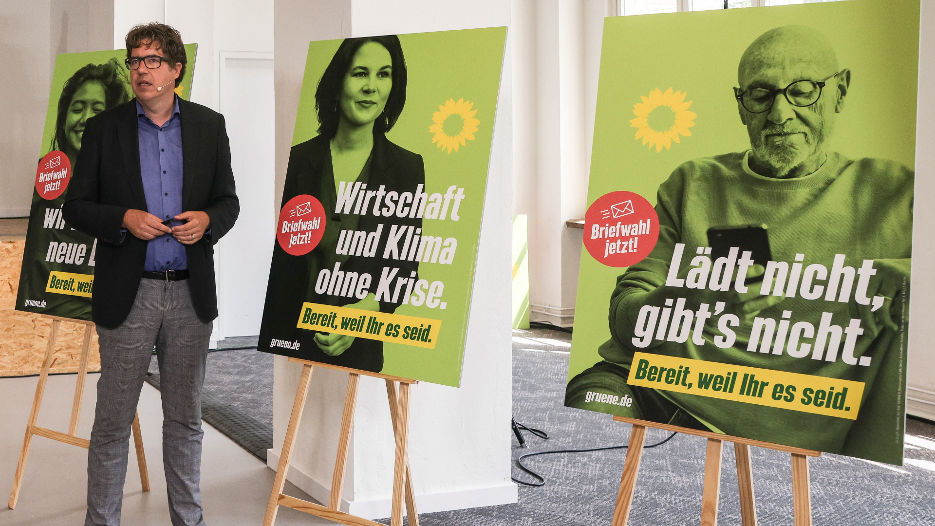 Bundesgeschäftsführer Kellner präsentiert die Wahlkampagne der Grünen. | EPA