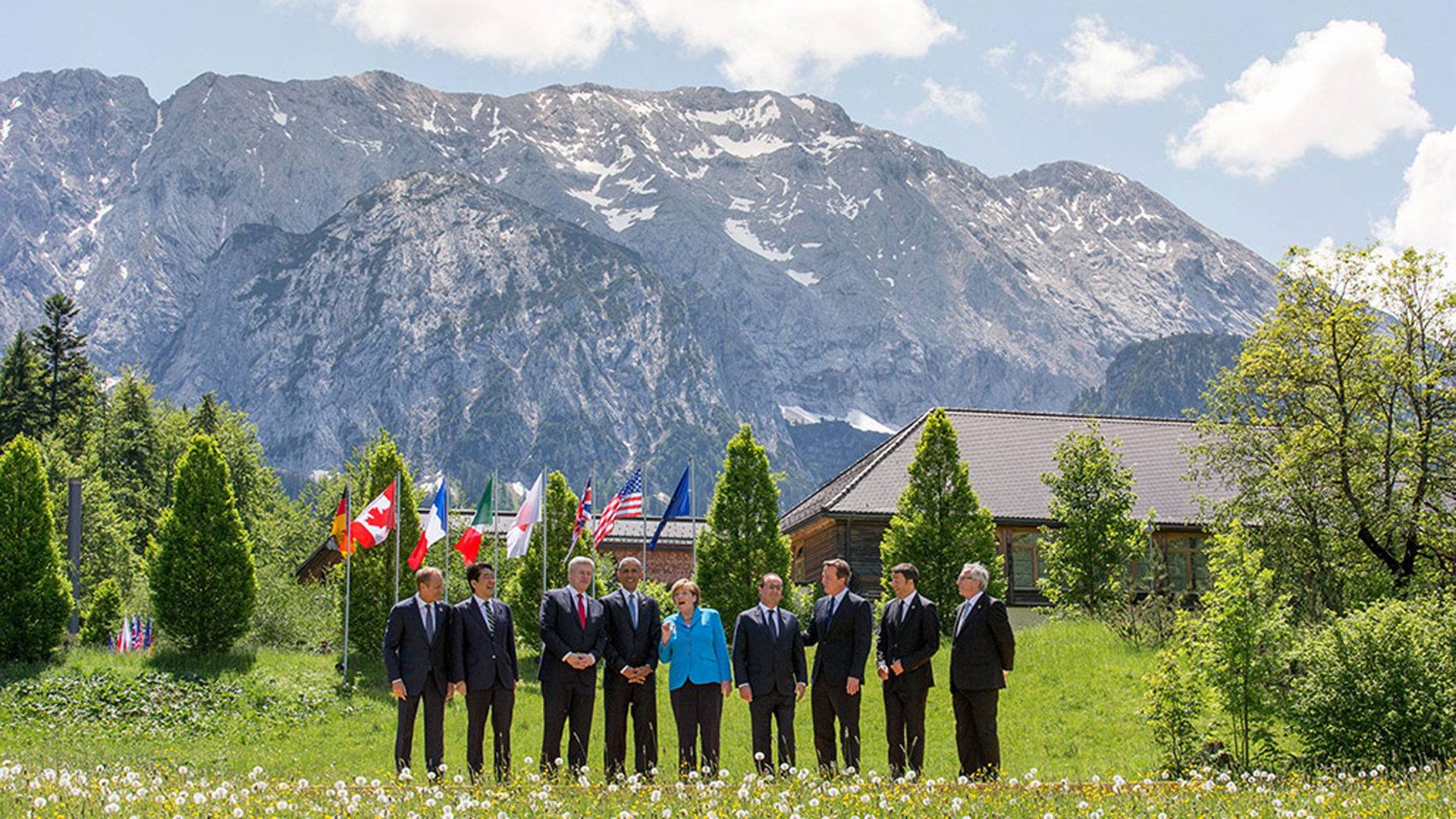 Gruppenfoto des G7-Gipfels im Juni 2015 auf Schloss Elmau in Bayern | dpa