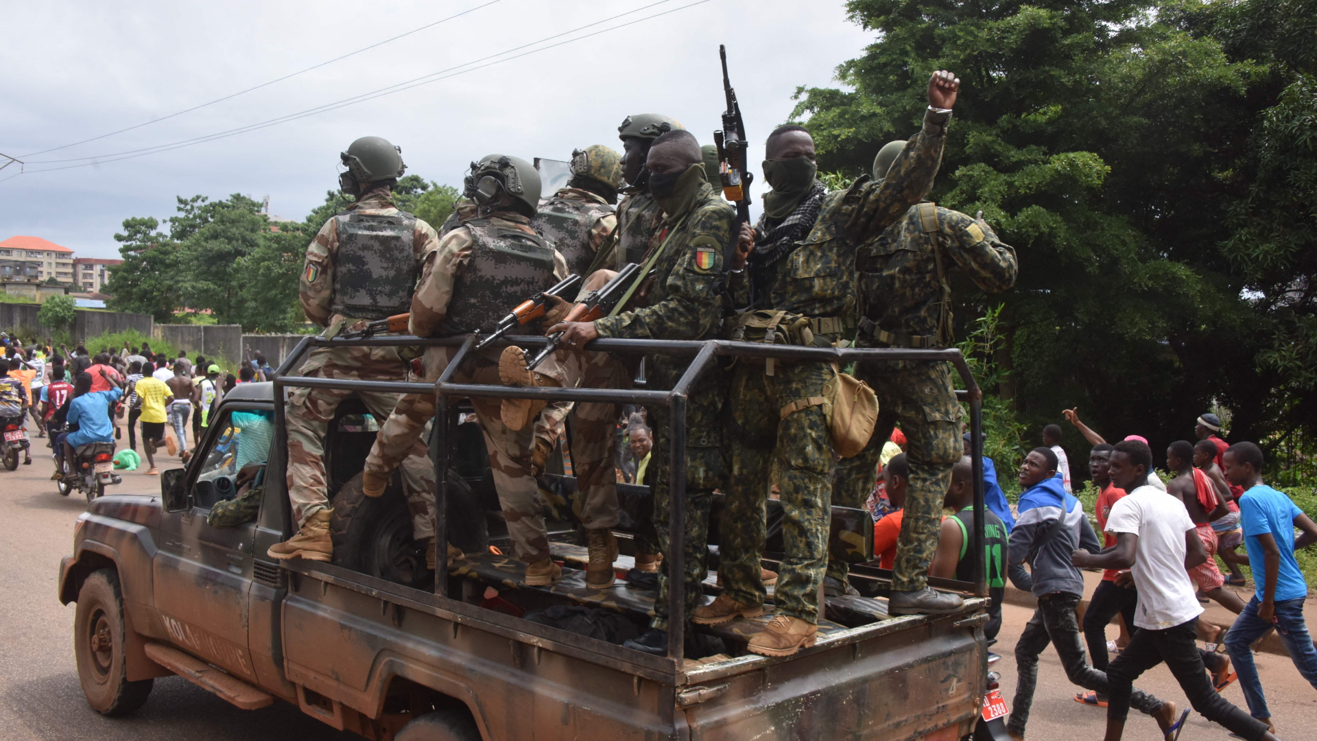 Soldaten feiern nach dem Putsch in Guinea | AFP