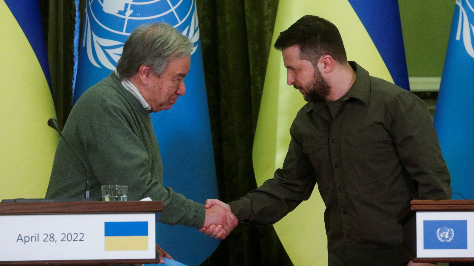 UN-Generalsekretär Guterres (links) und der ukrainische Präsident Selenskyj in Kiew | REUTERS
