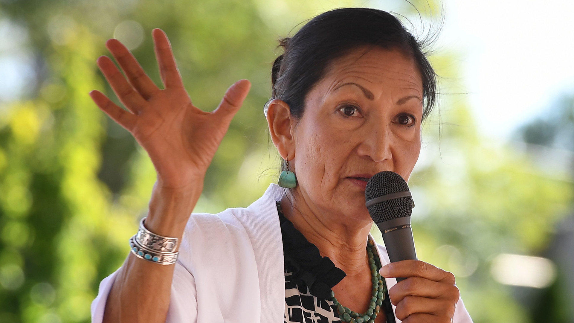 Die indigene US-Abgeordnete Deb Haaland ist als Innenministerin nominiert worden (Archivbild).